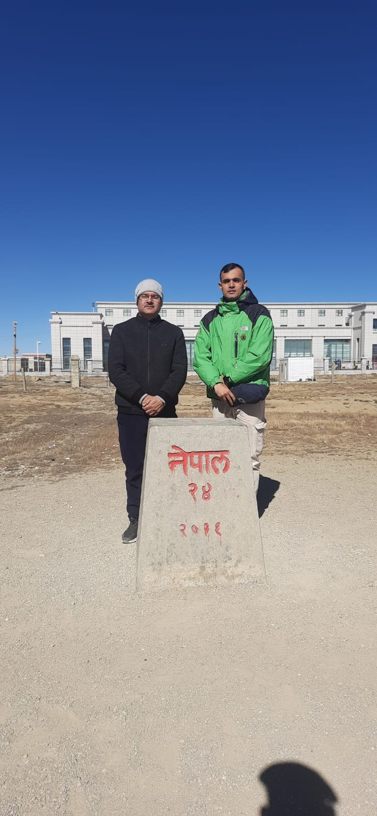 मु्स्ताङ जिल्लाको उत्तरी नाका चीन-तिब्बतको सिमानामा पर्ने कोरला नाकामा नवनिर्मित अध्यागमन कार्यालयको भवन उद्घाटन तयारीको लागि निरिक्षणमा। २०८१ असोज २७ गते